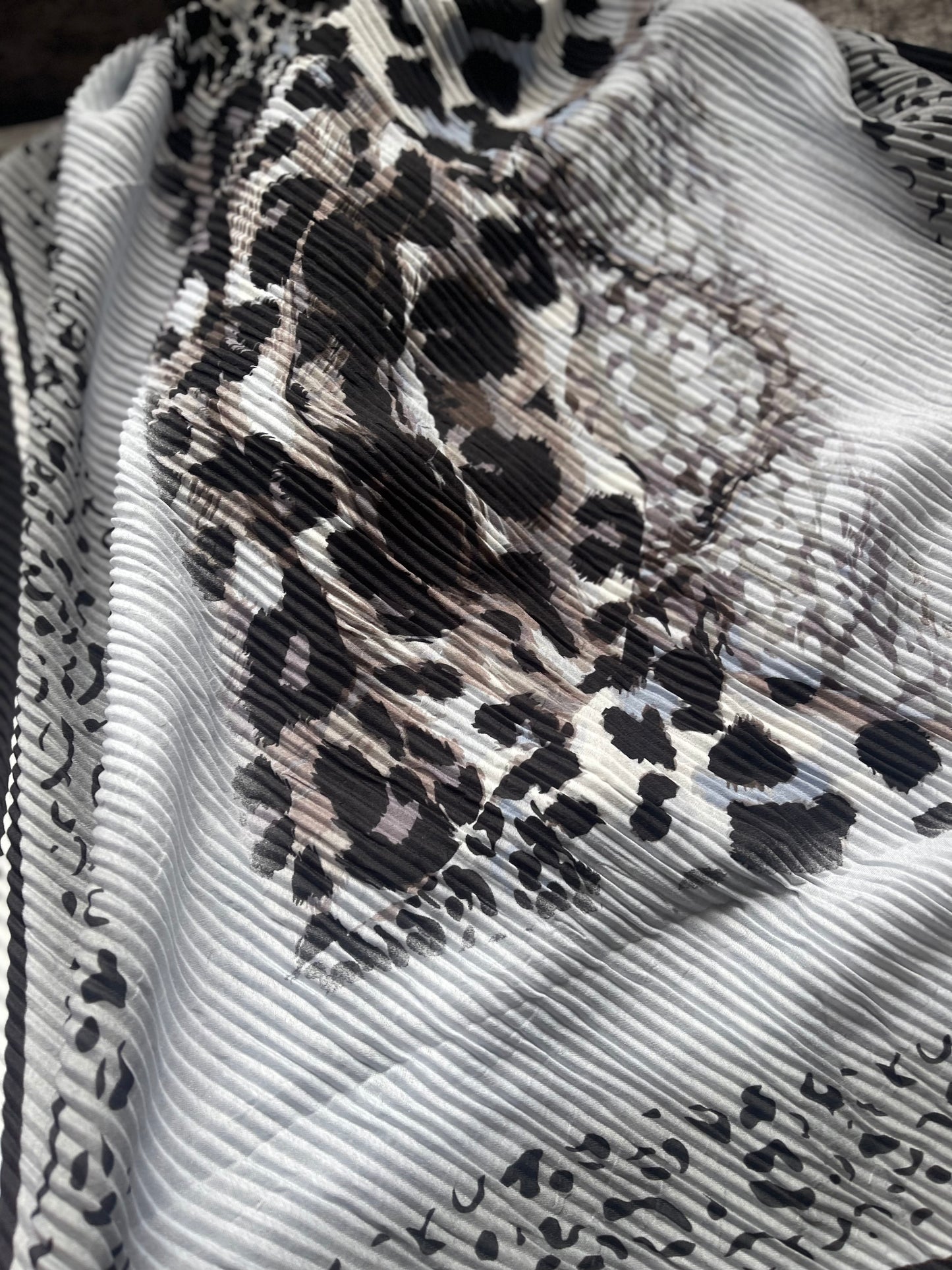 Crinkle leopard scarf