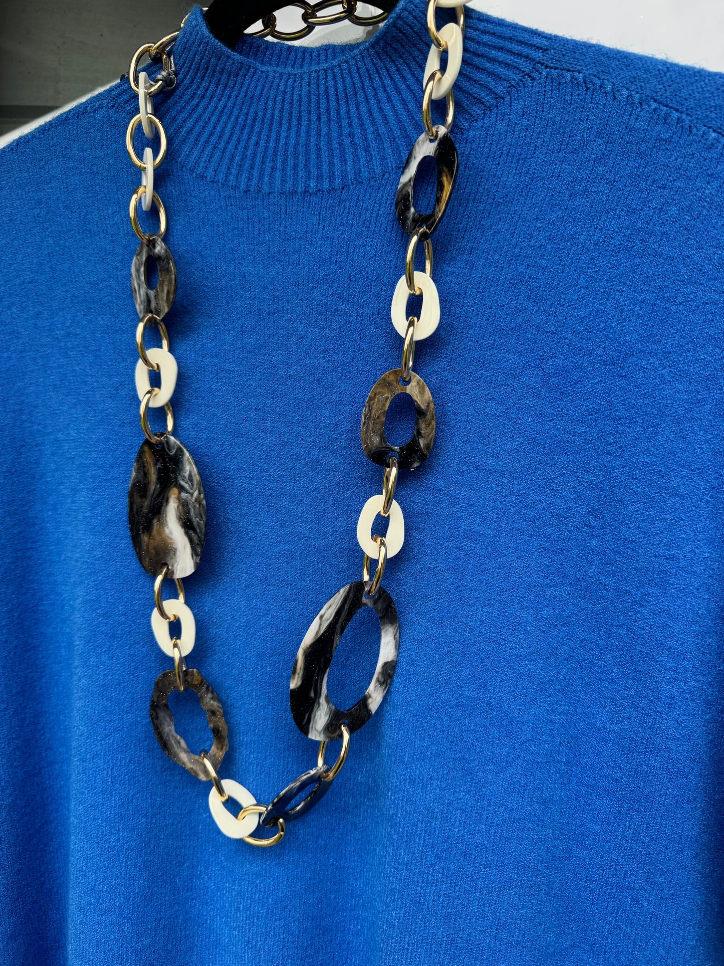 Resin Shape and Gold Loop Necklace