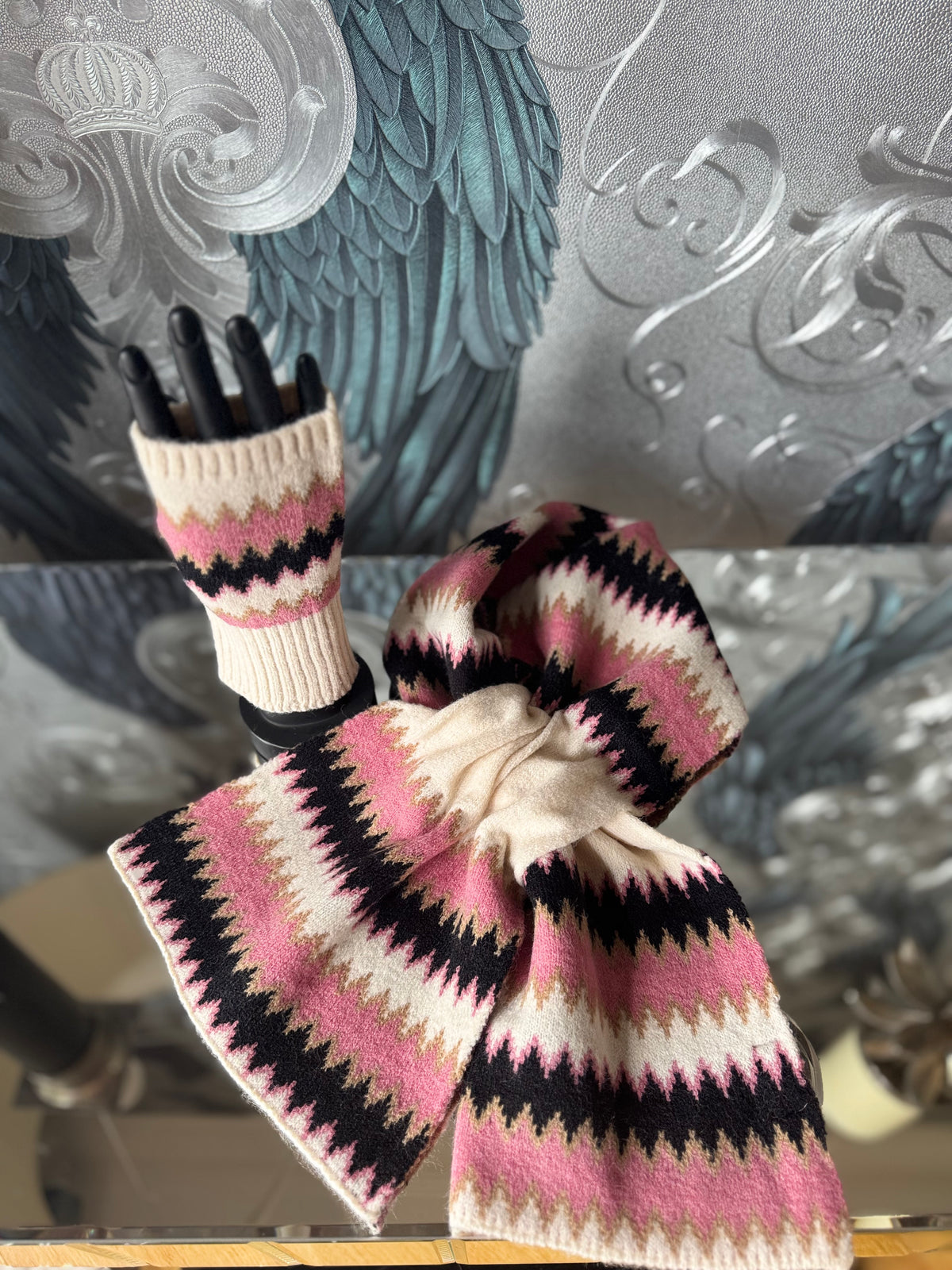 Zelly Pull Thru Scarf and Glove Set