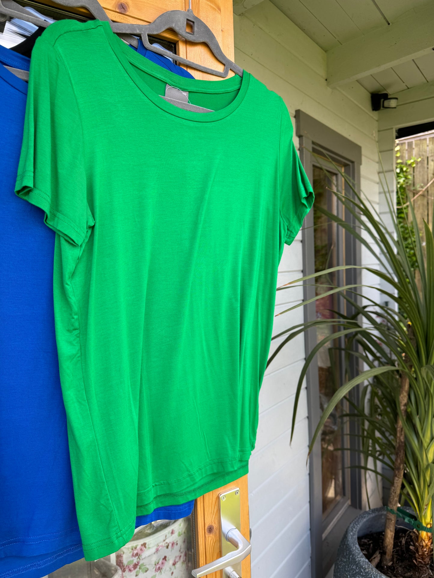 Plain T-Shirt / Top