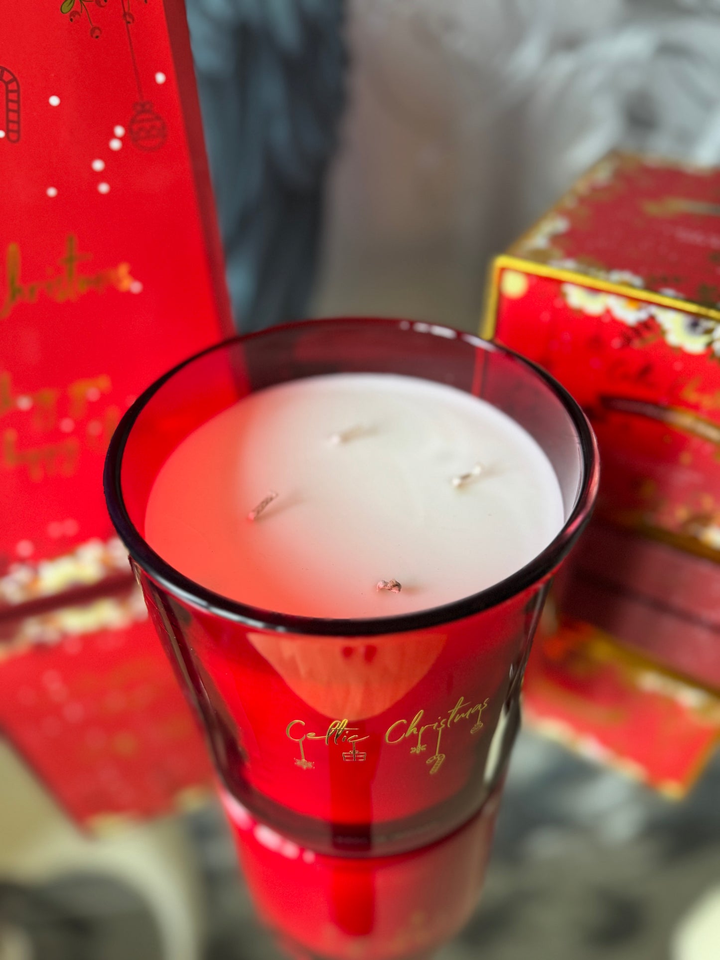 Large 4 Wick Celtic Candle - 1400g with gift box and bag