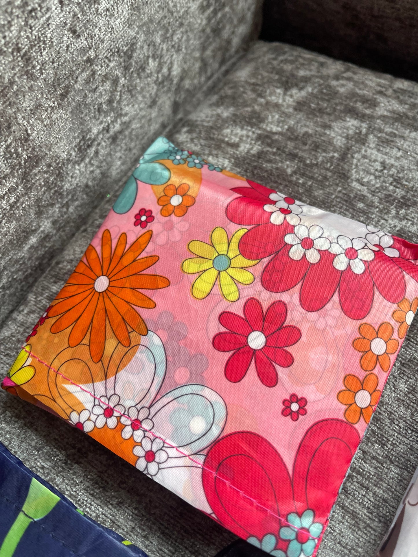 Reusable folding shopping bags