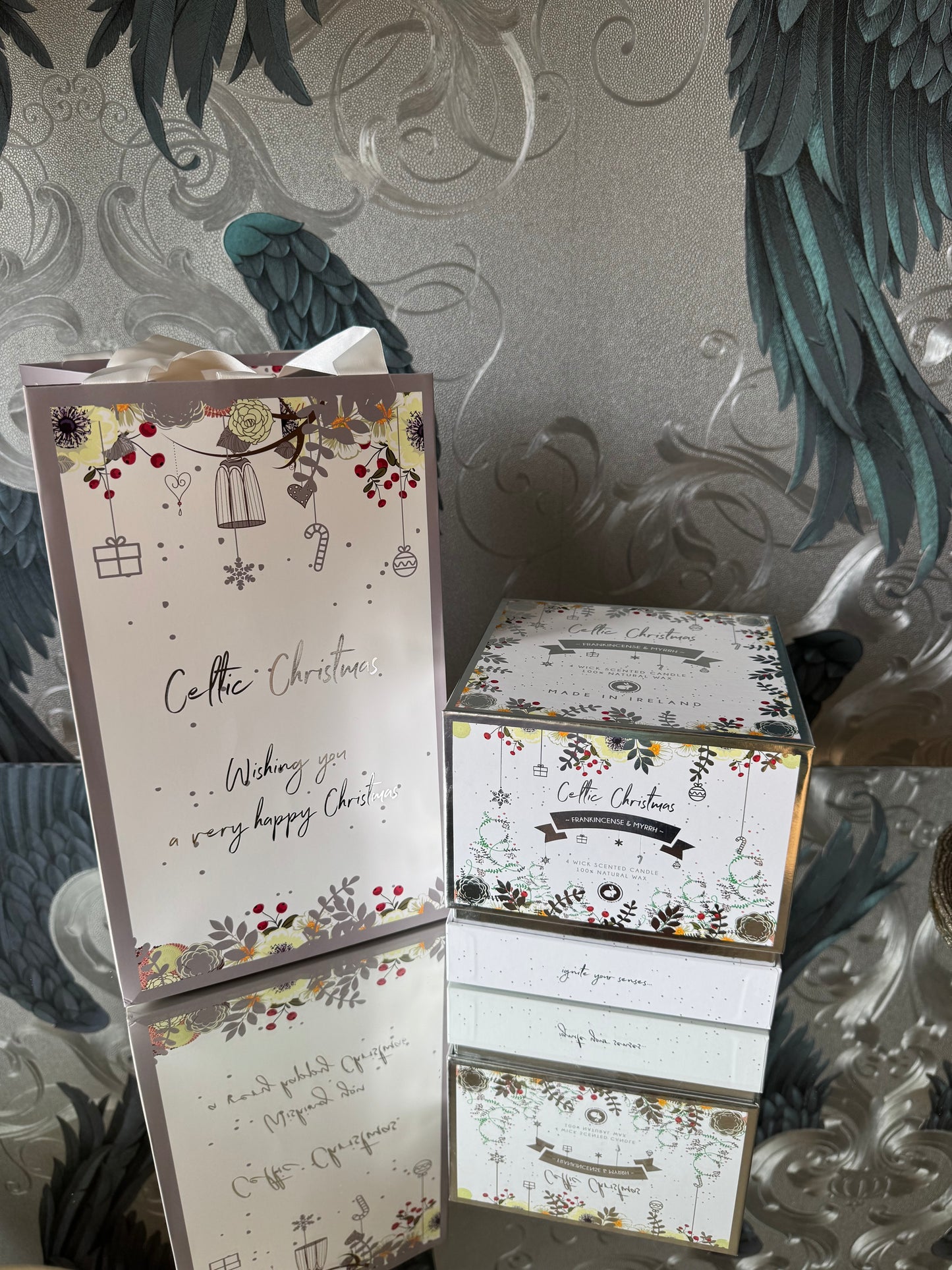 Large 4 Wick Celtic Candle - 1400g with gift box and bag