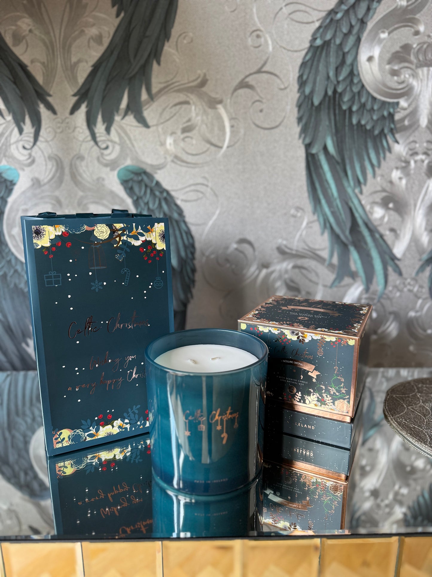 Large 4 Wick Celtic Candle - 1400g with gift box and bag