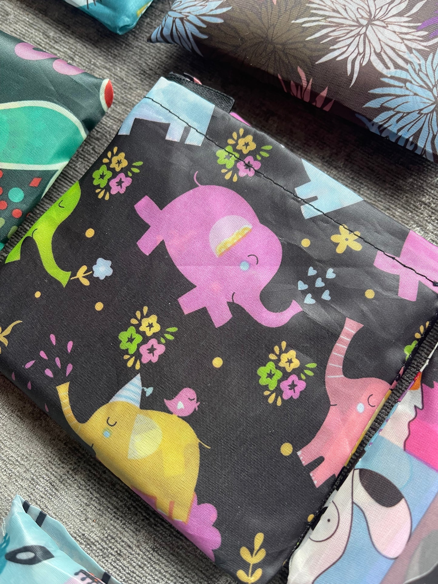Reusable folding shopping bags