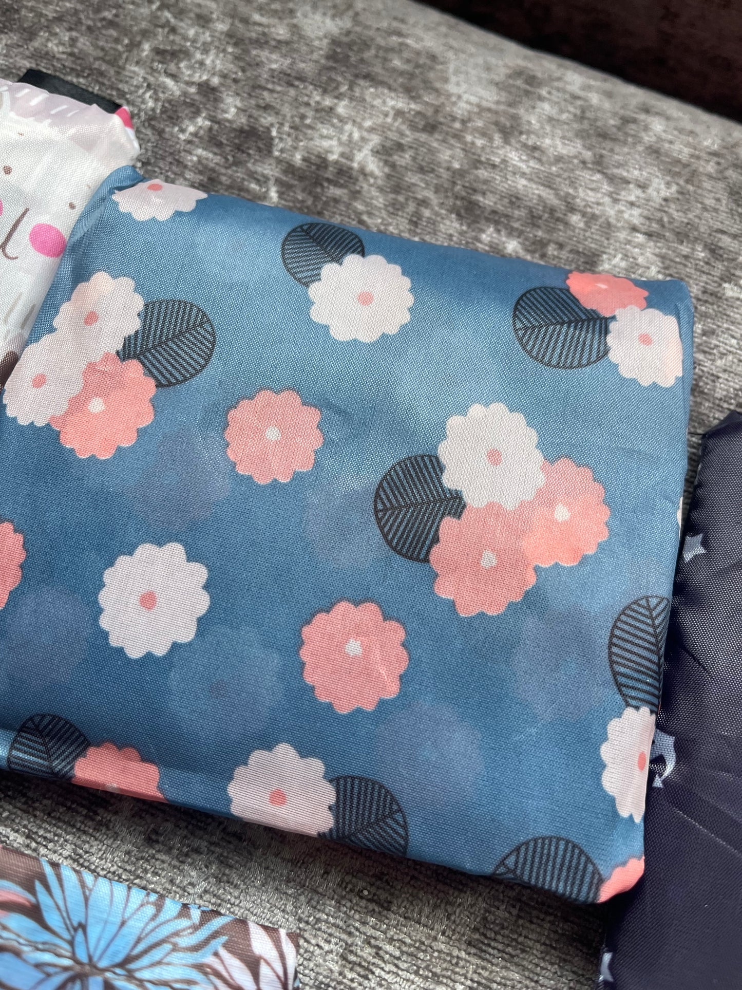 Reusable folding shopping bags