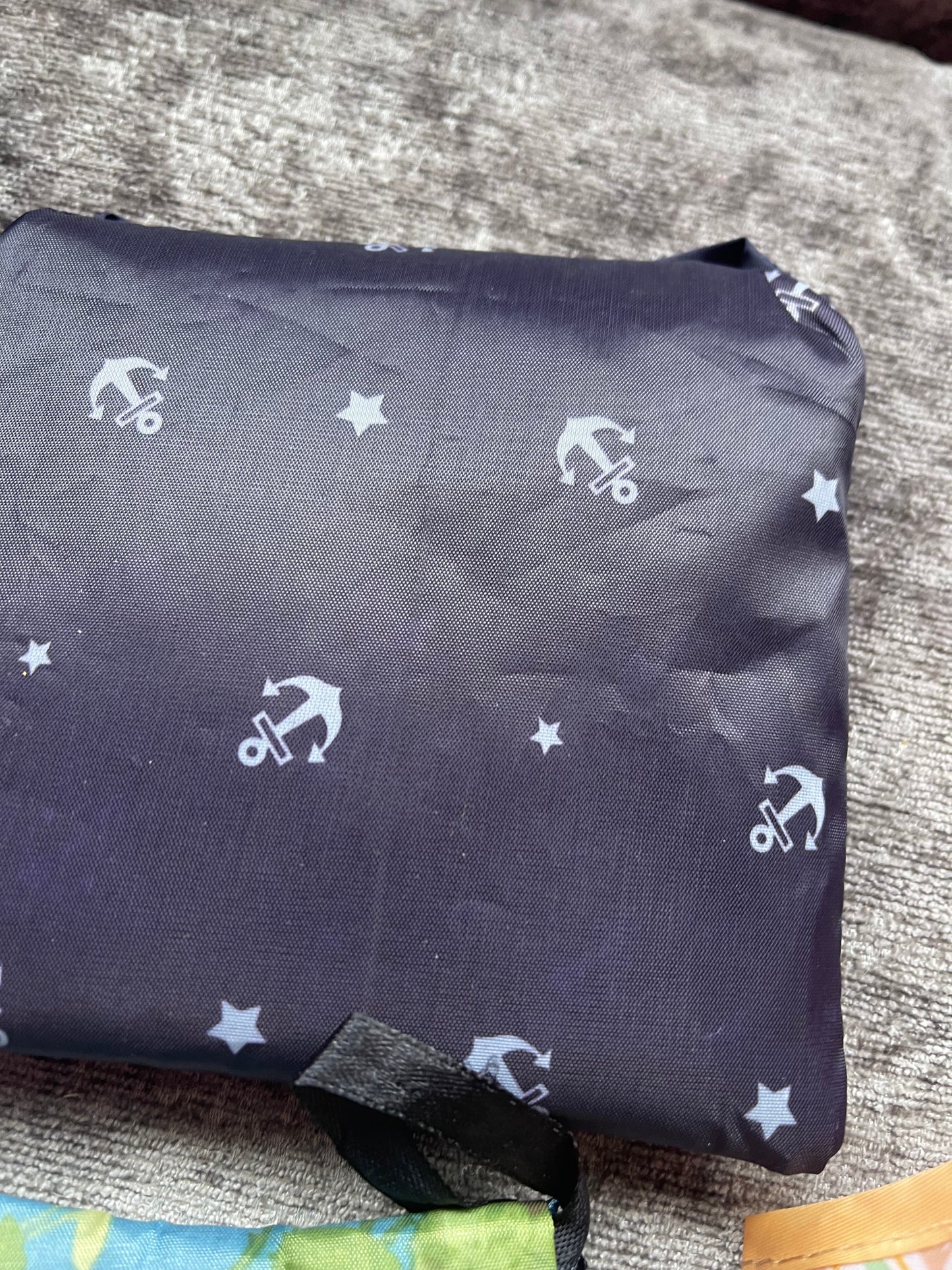 Reusable folding shopping bags