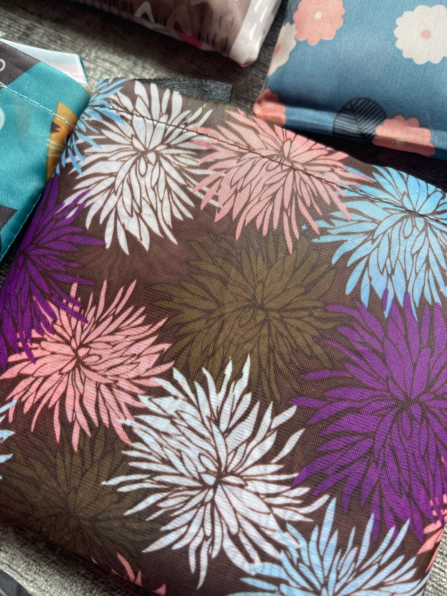 Reusable folding shopping bags