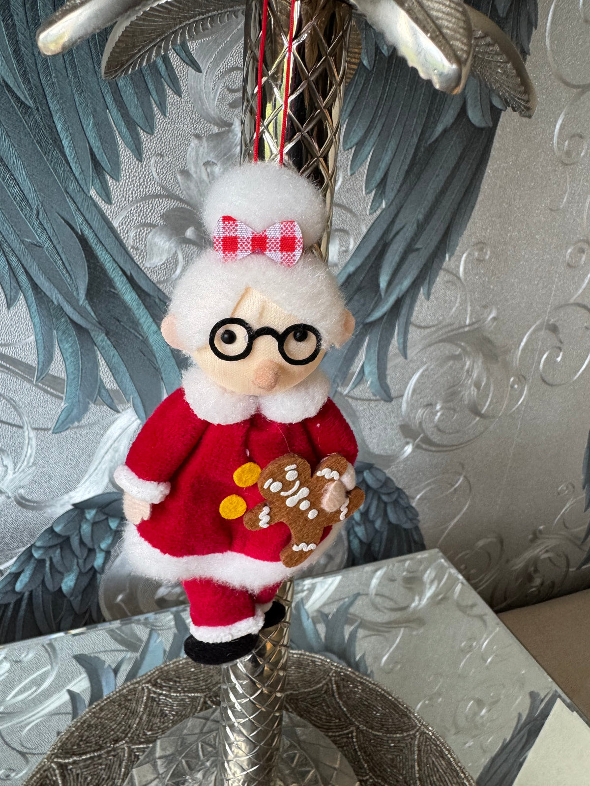Hanging Mr and Mrs Claus
