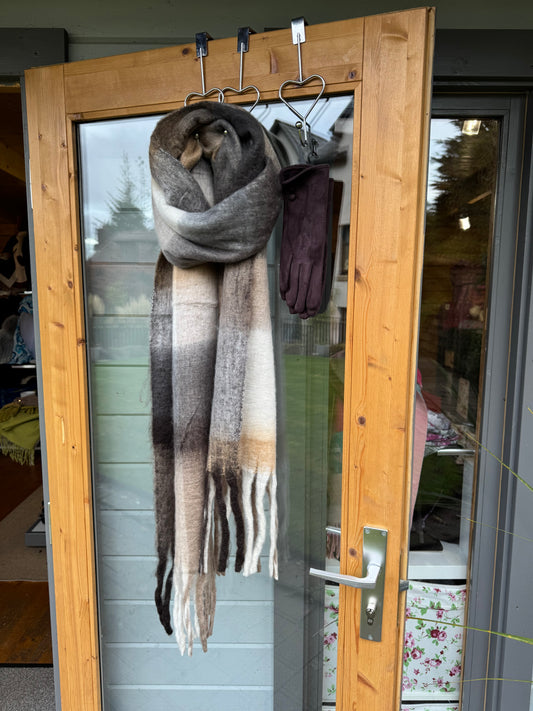 Fluffy Checked Scarf