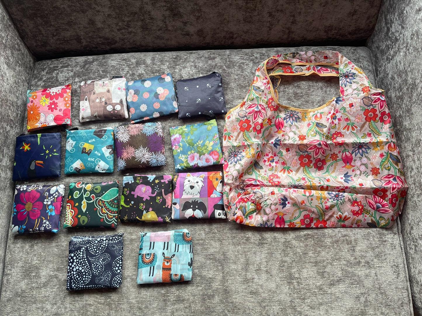 Reusable folding shopping bags