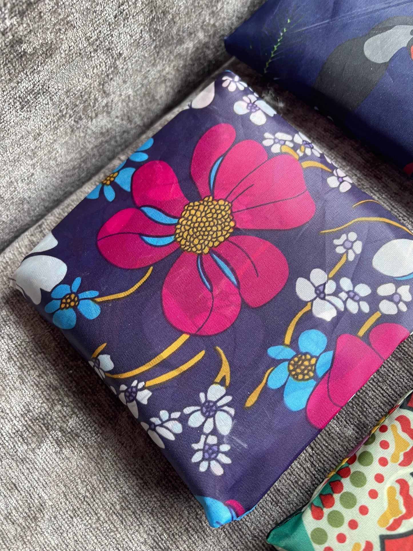 Reusable folding shopping bags