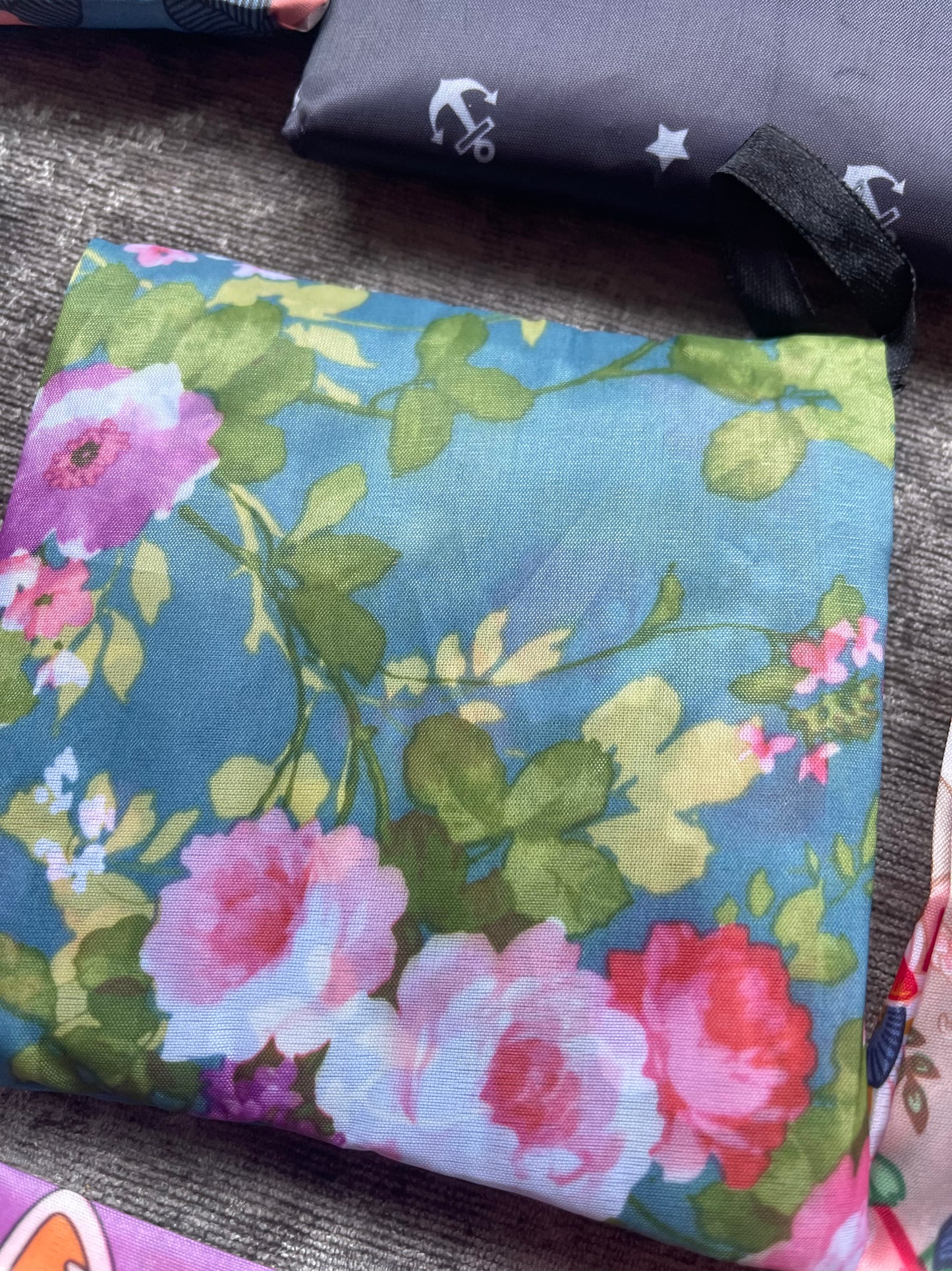 Reusable folding shopping bags