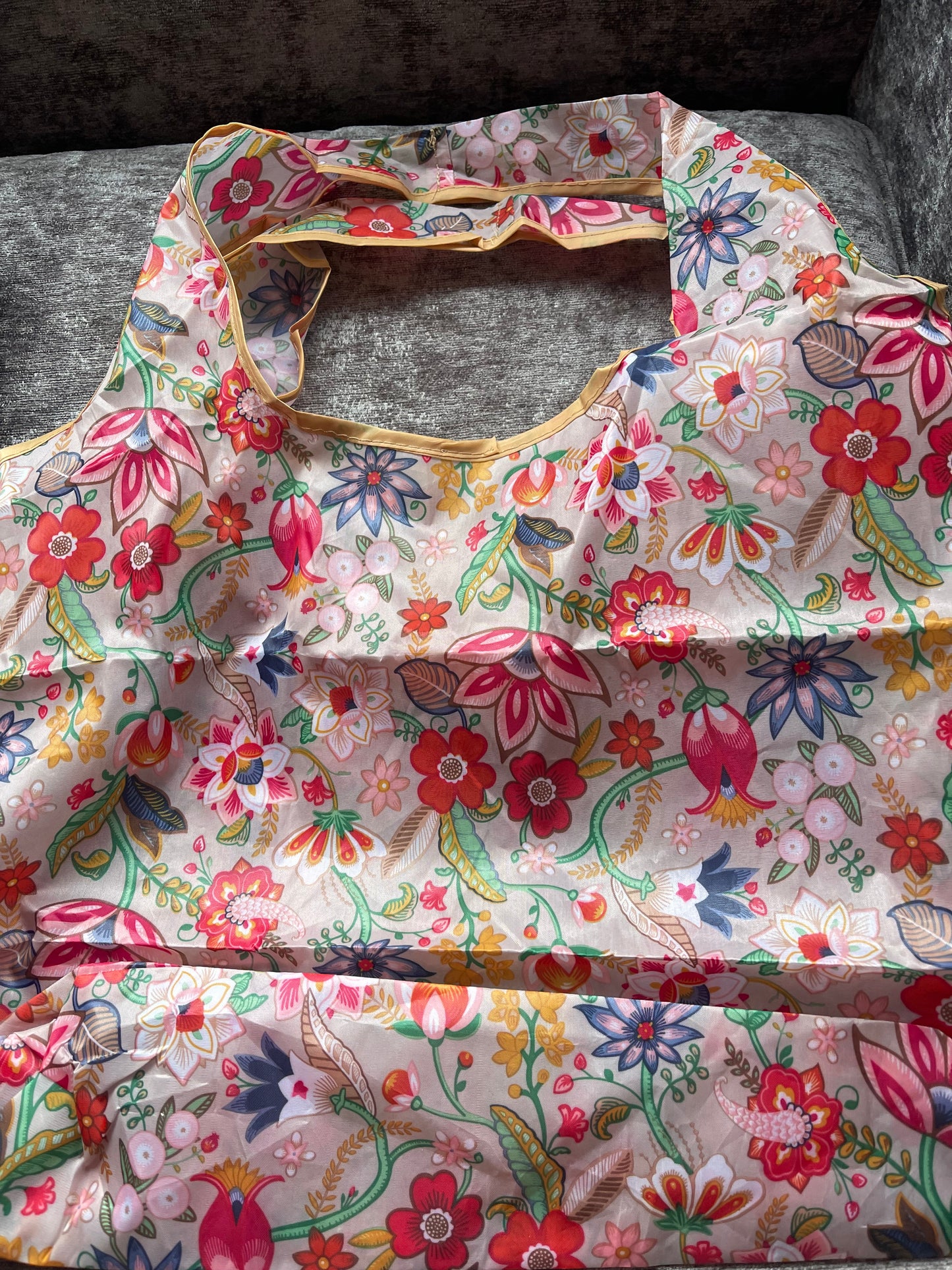 Reusable folding shopping bags