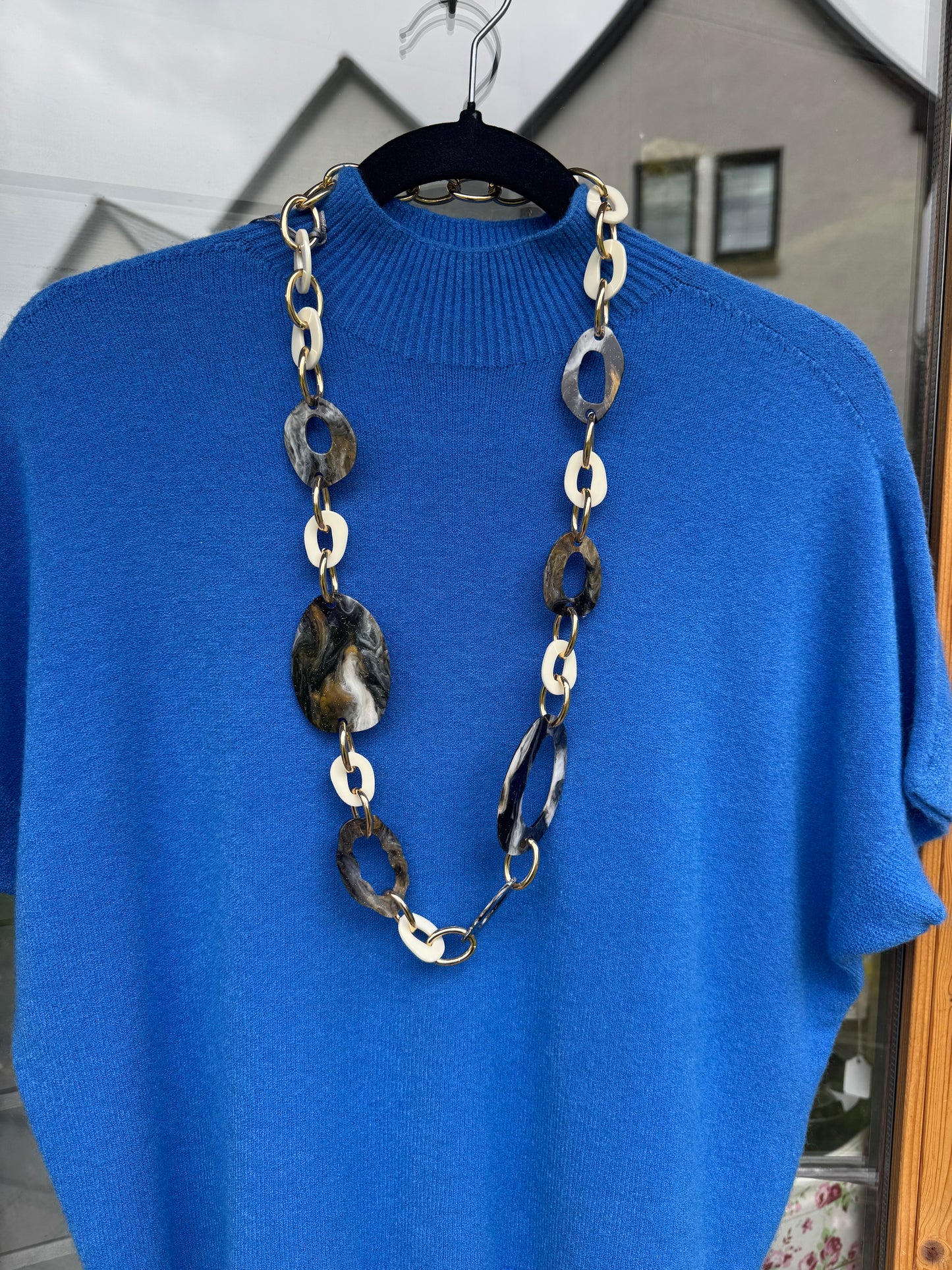 Resin Shape and Gold Loop Necklace