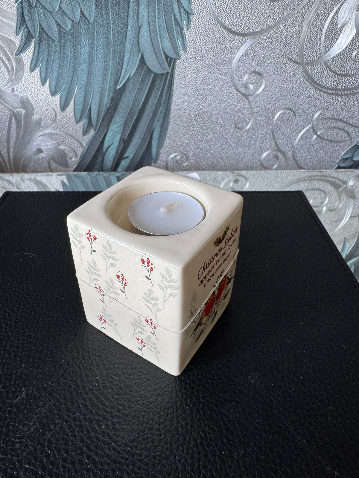 Robins Appear Tealight holder