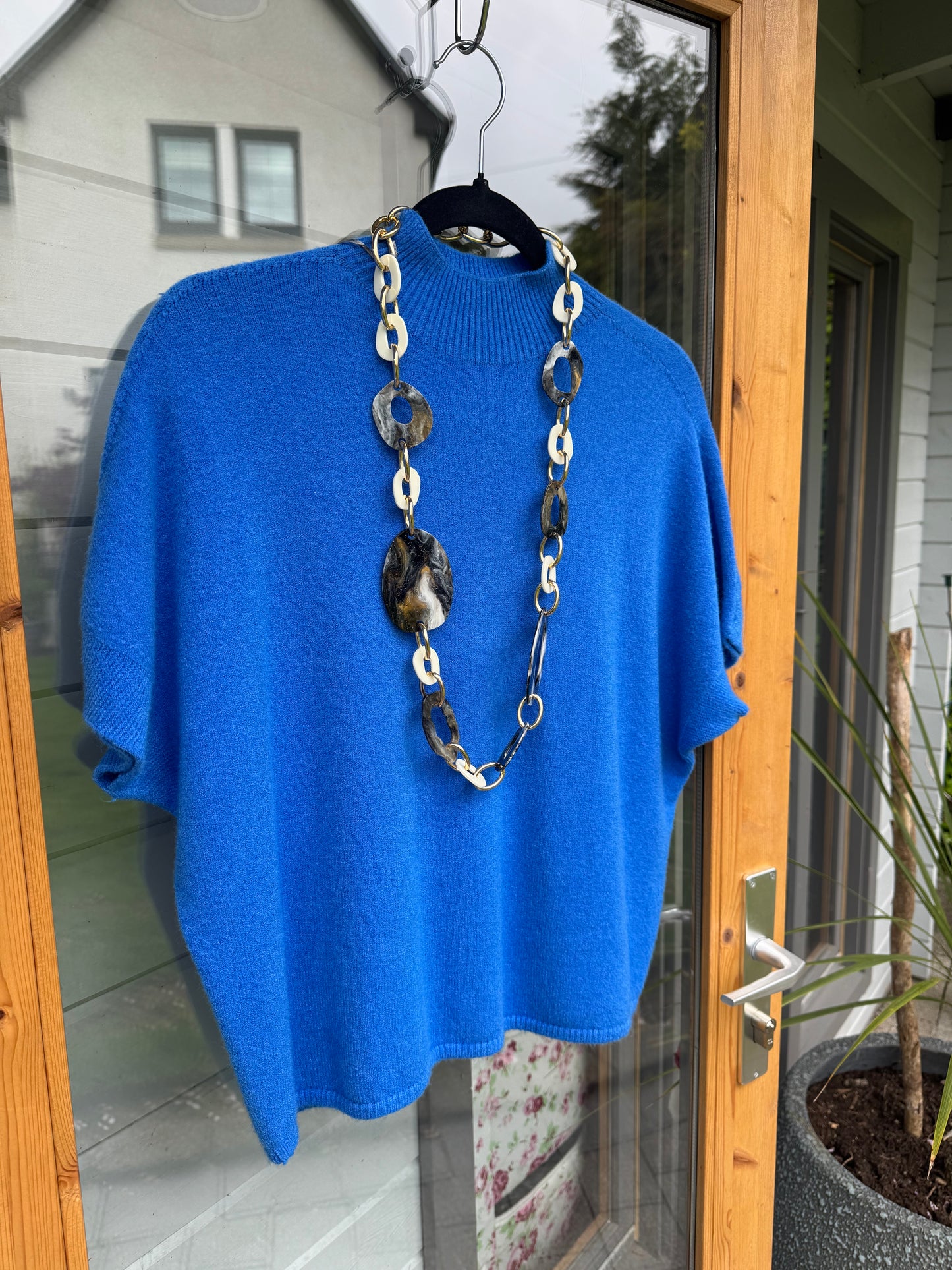 Resin Shape and Gold Loop Necklace