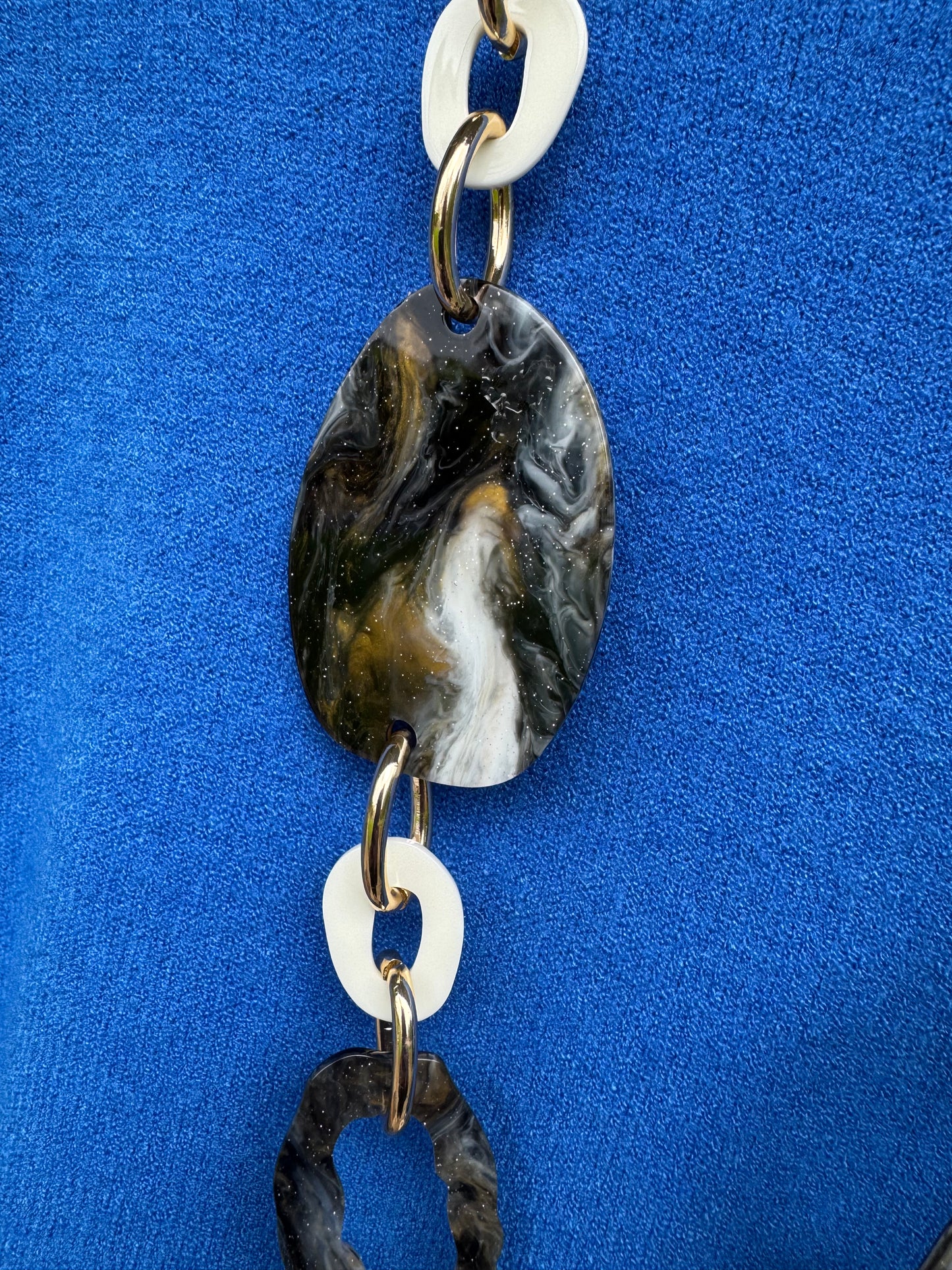 Resin Shape and Gold Loop Necklace